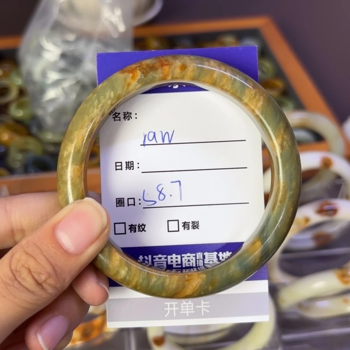 R***e未镶嵌岫玉手镯天然