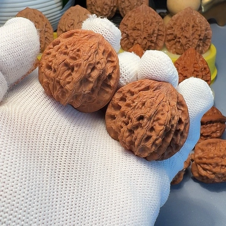 核桃野生小手捻文玩