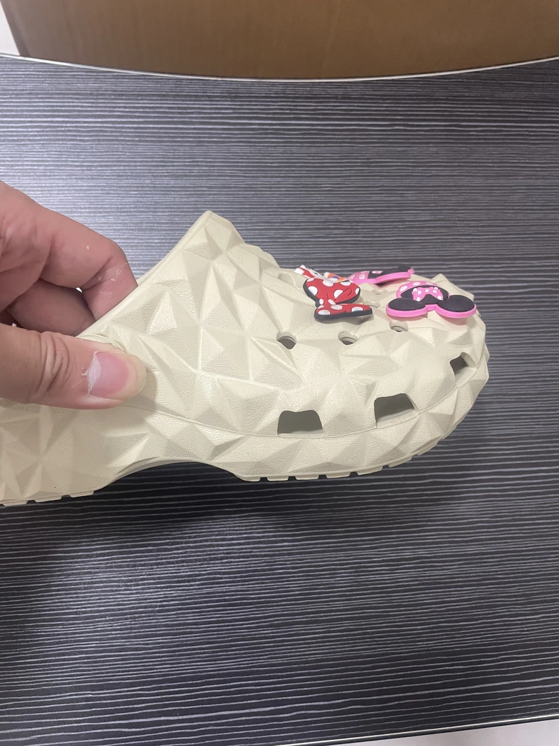 8榴莲莲洞洞鞋男女情侣款全新-清仓88