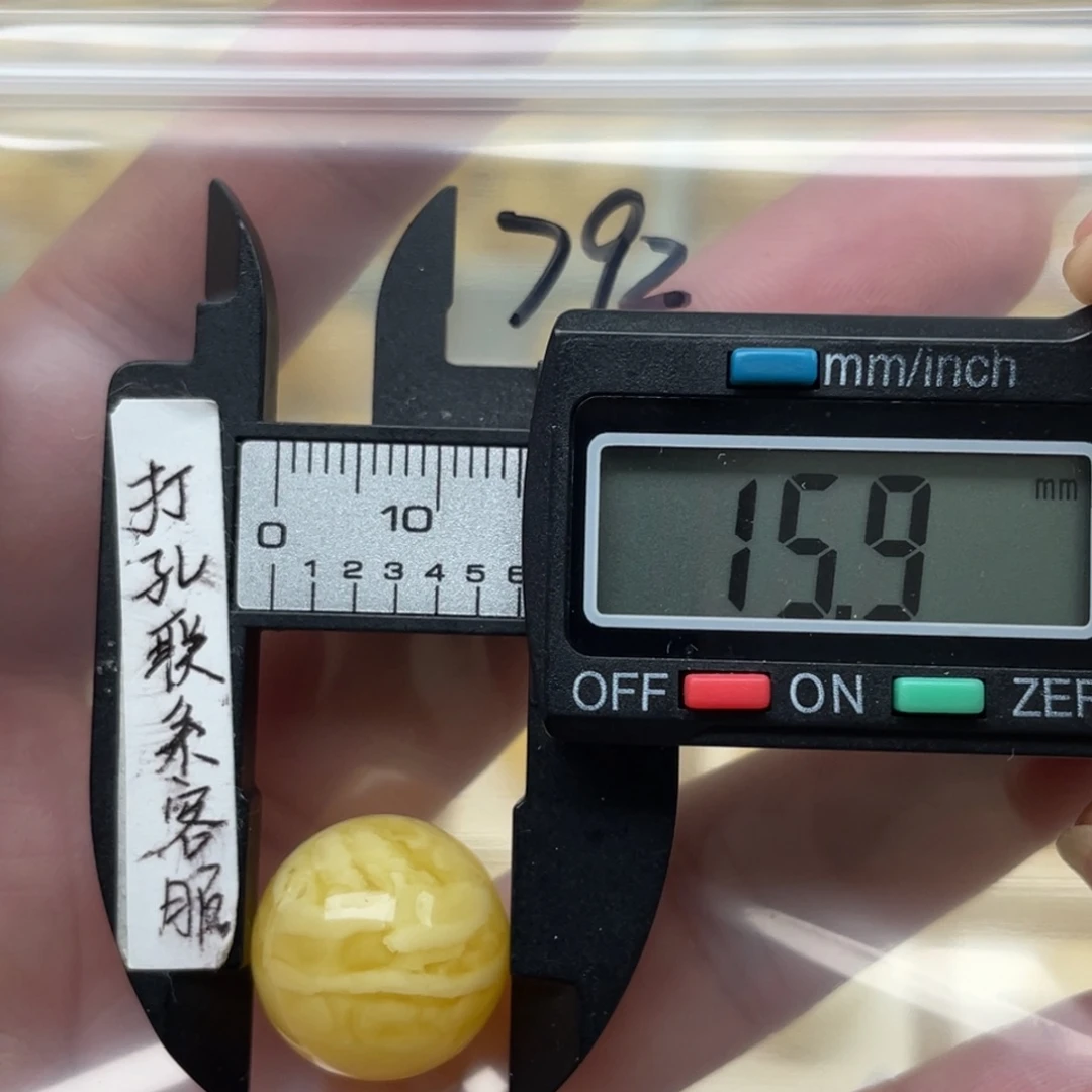 蜜蜡裸石未镶嵌付**生蜜蜡