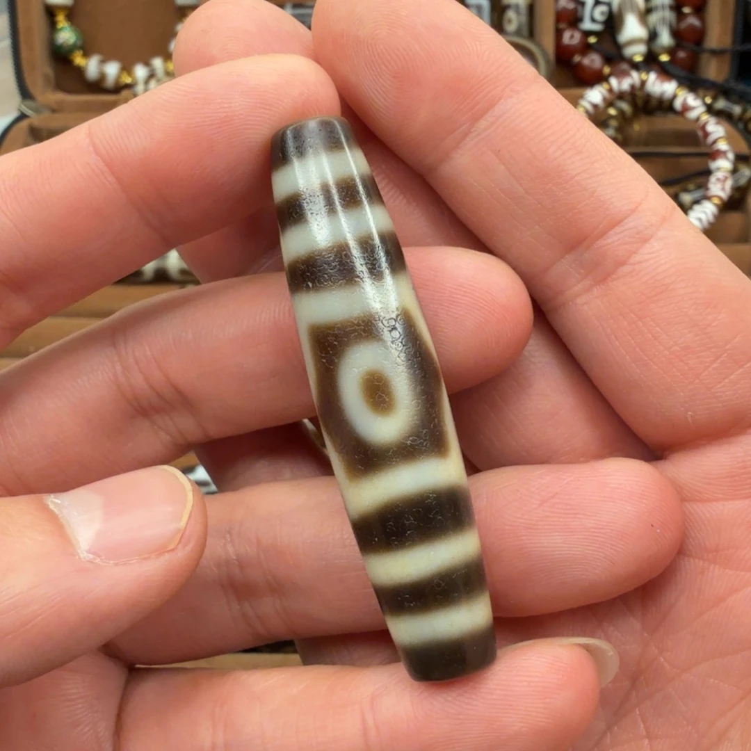 邓***巴玛瑙/玉髓未镶嵌颈饰