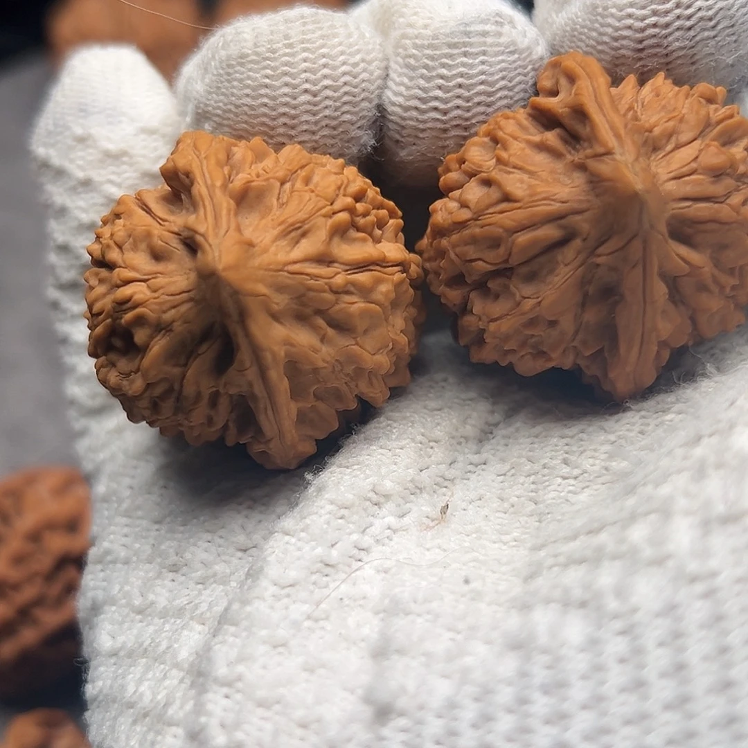 老***虎文玩核桃吊坠高炮鸡心全品