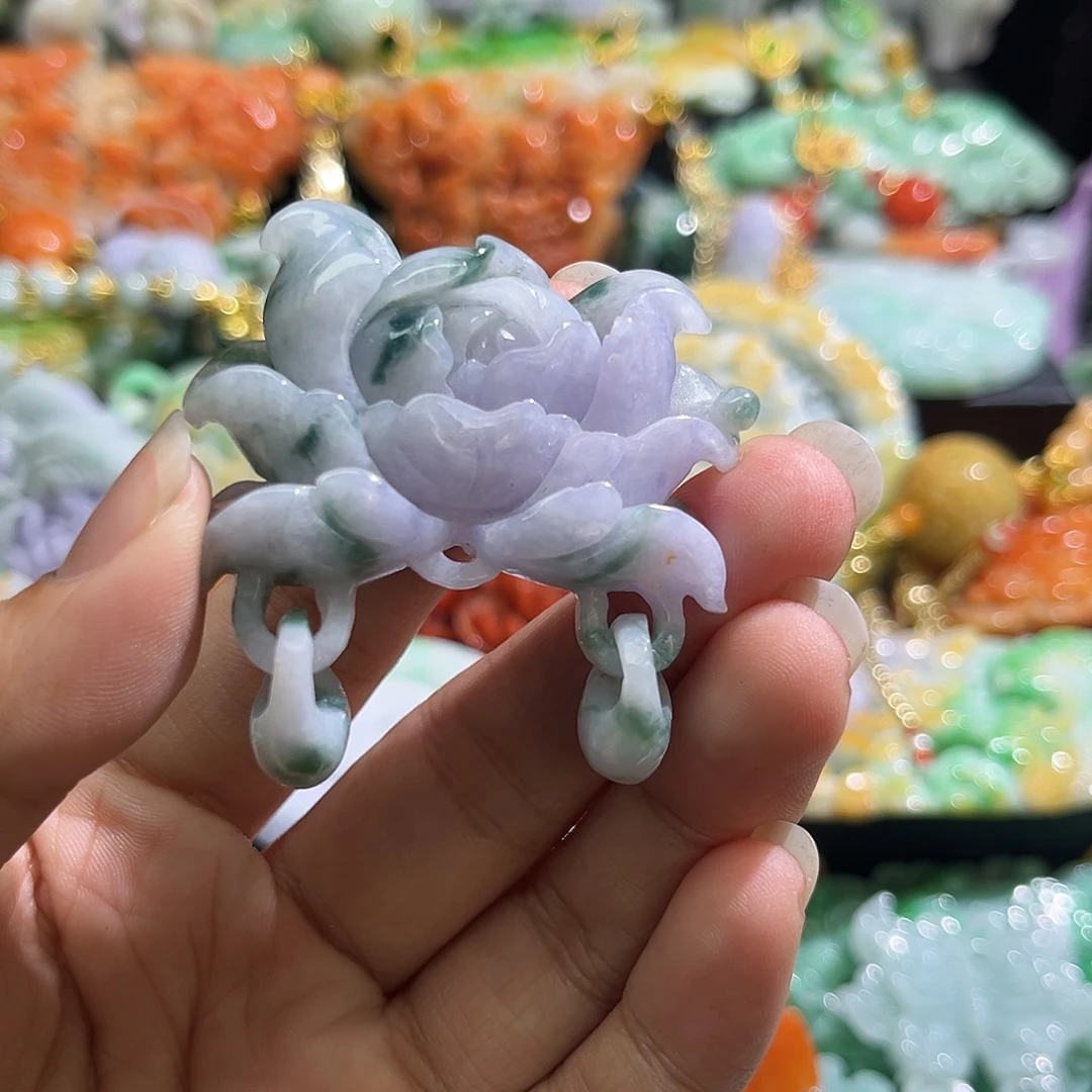 颈饰未镶嵌翡翠待编 织
