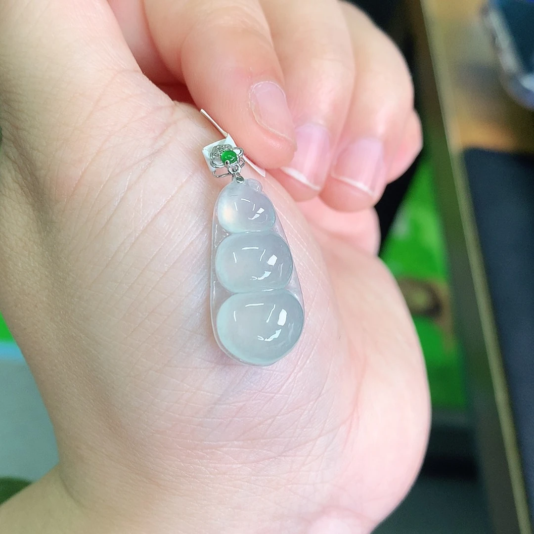 翡翠颈饰18K金镶嵌冰胶豆子