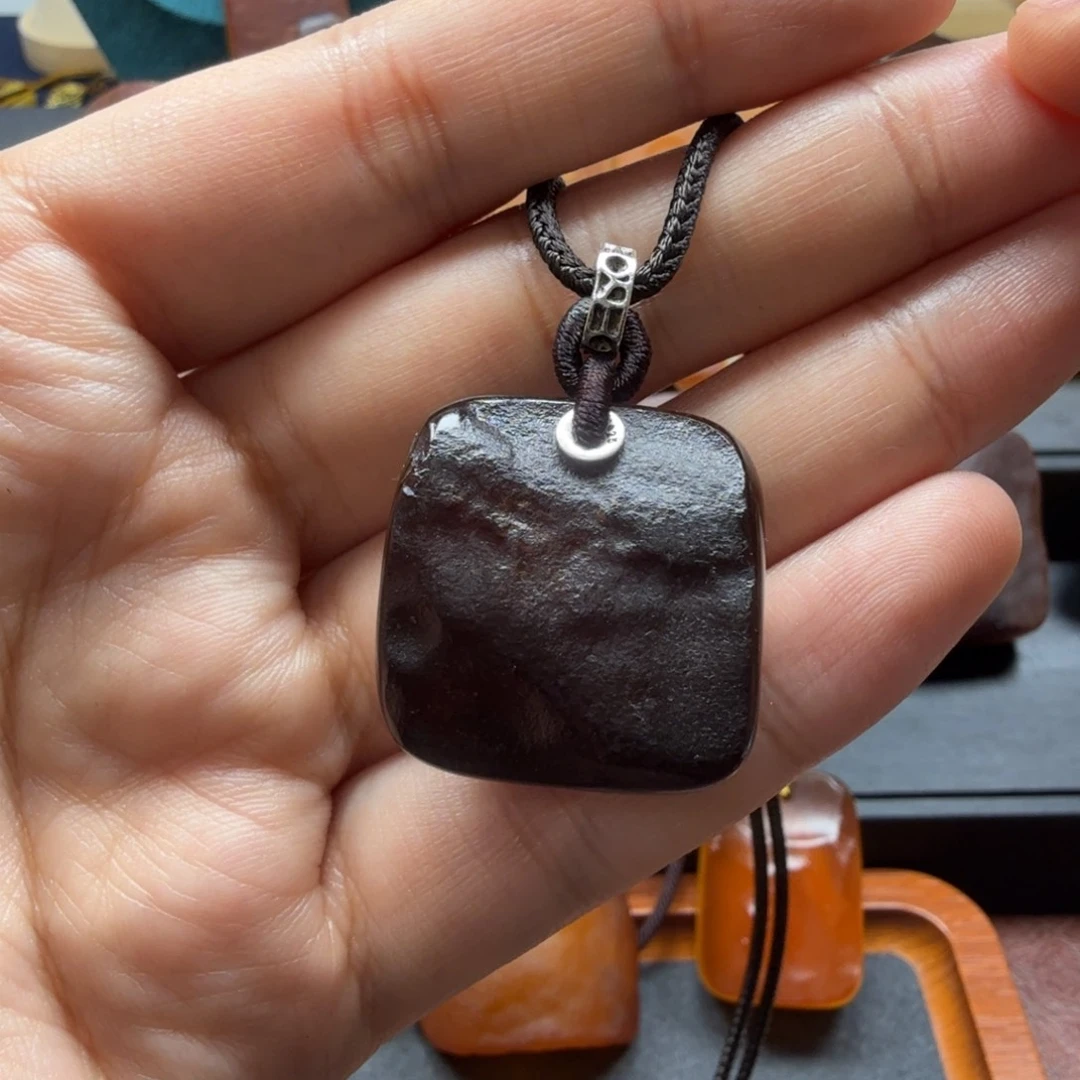 琥珀吊坠(赠链)未镶嵌