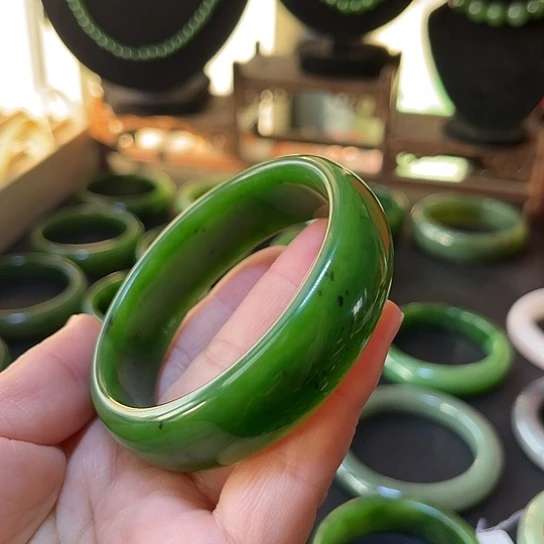 和田玉（碧玉）未镶嵌手镯