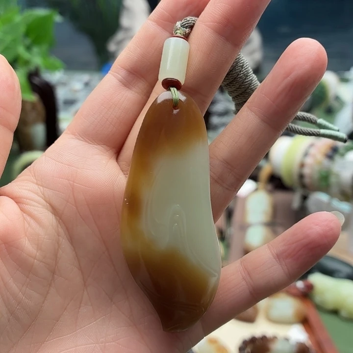 和田玉（糖玉）未镶嵌颈饰