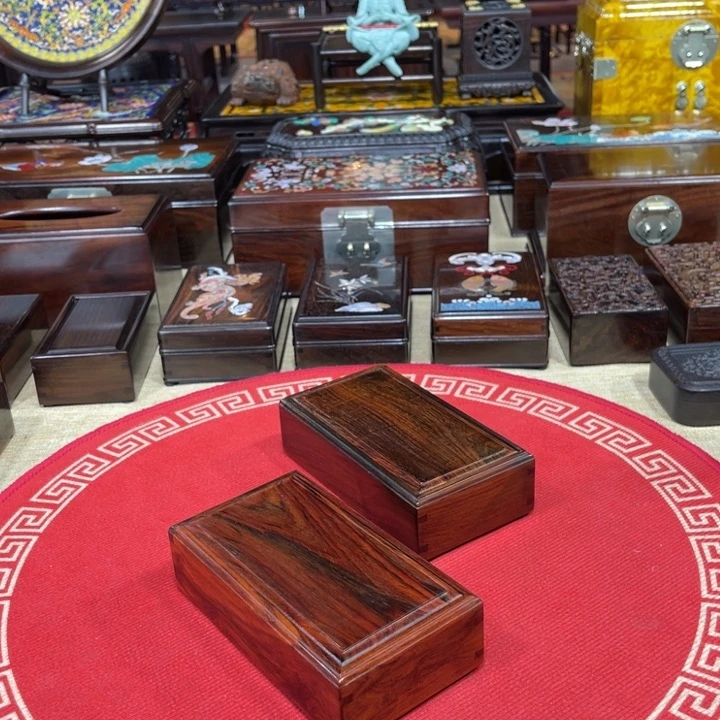 红酸枝木类成套家具