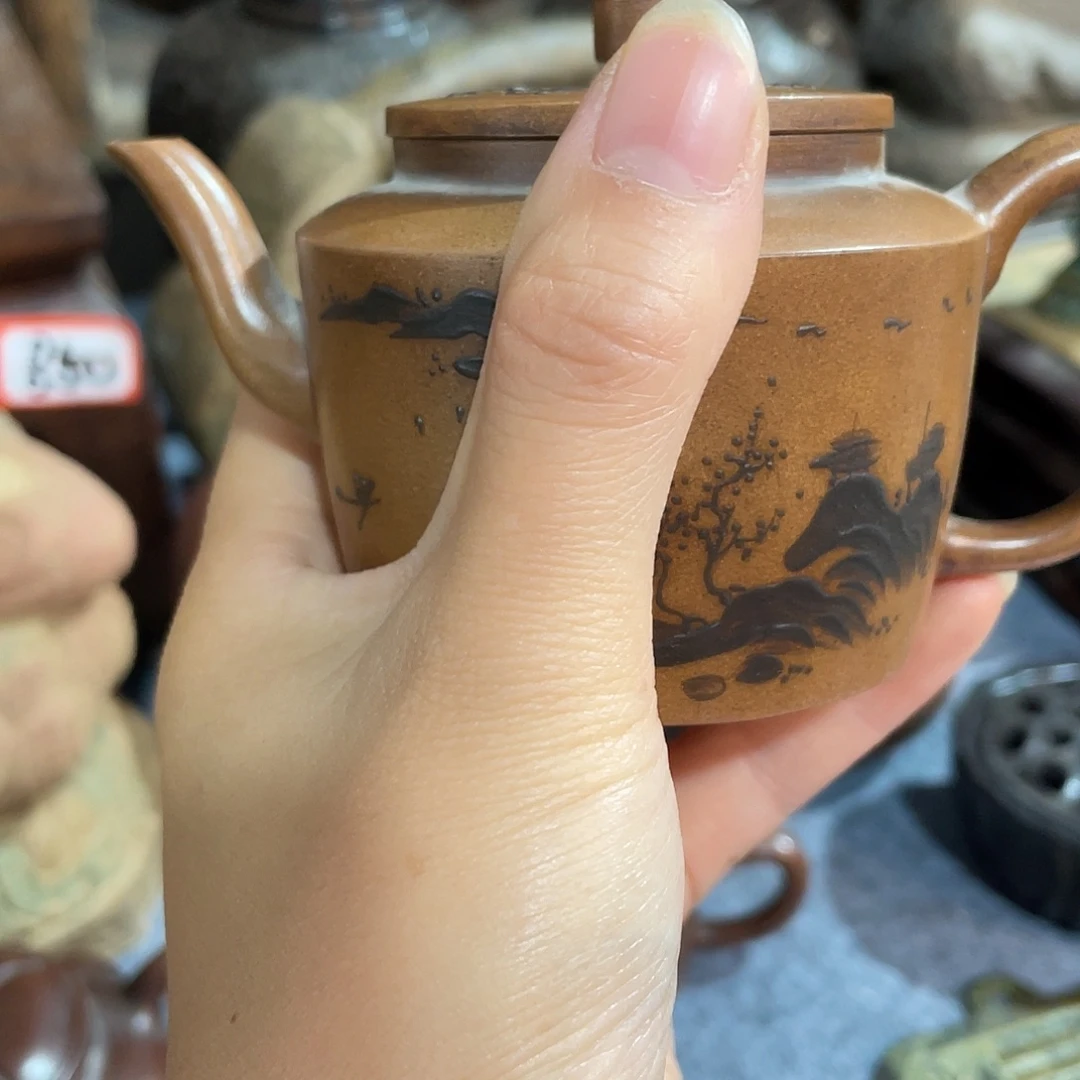 陈***三有机玻璃摆件。小物件一个。