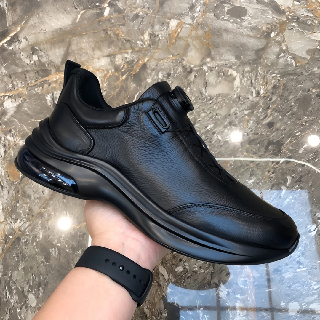真皮男鞋广州2025黑色纯牛皮休闲皮鞋纽扣时尚百搭舒适男士商务鞋