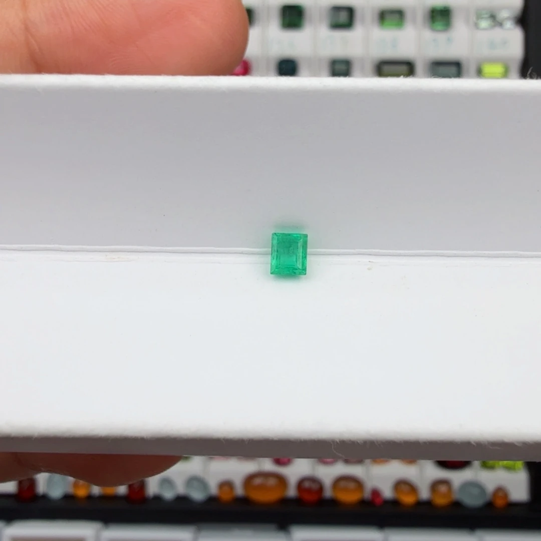 L***e祖母绿裸石天然微油