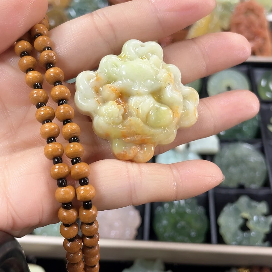 蛇纹石玉颈饰未镶嵌