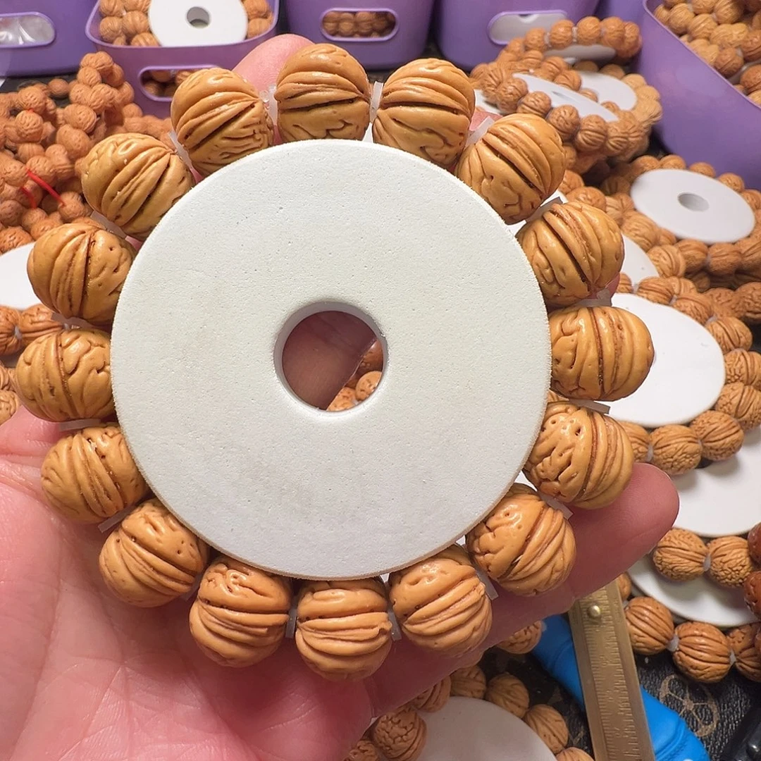 国***8手串桃核肉纹元宝17+