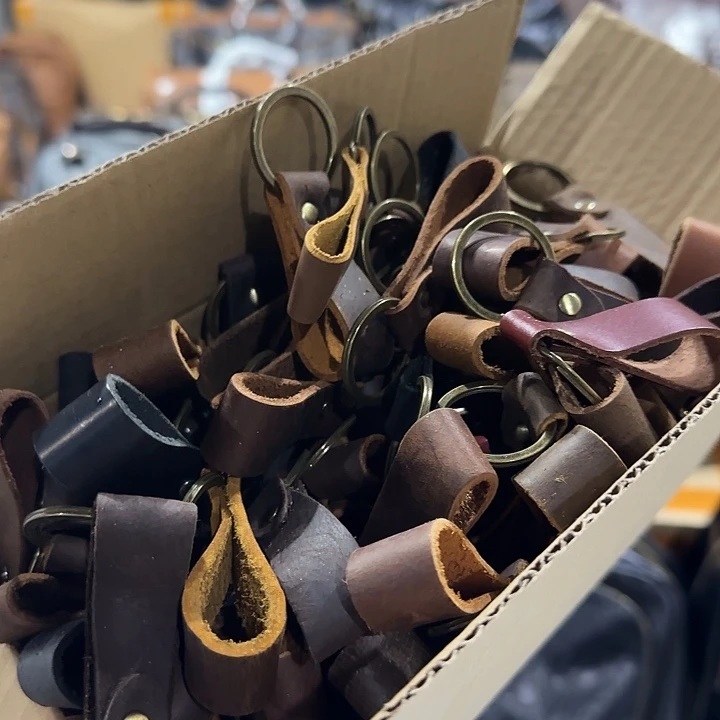 小牛皮（革）牛皮（革）头层牛皮钥匙扣