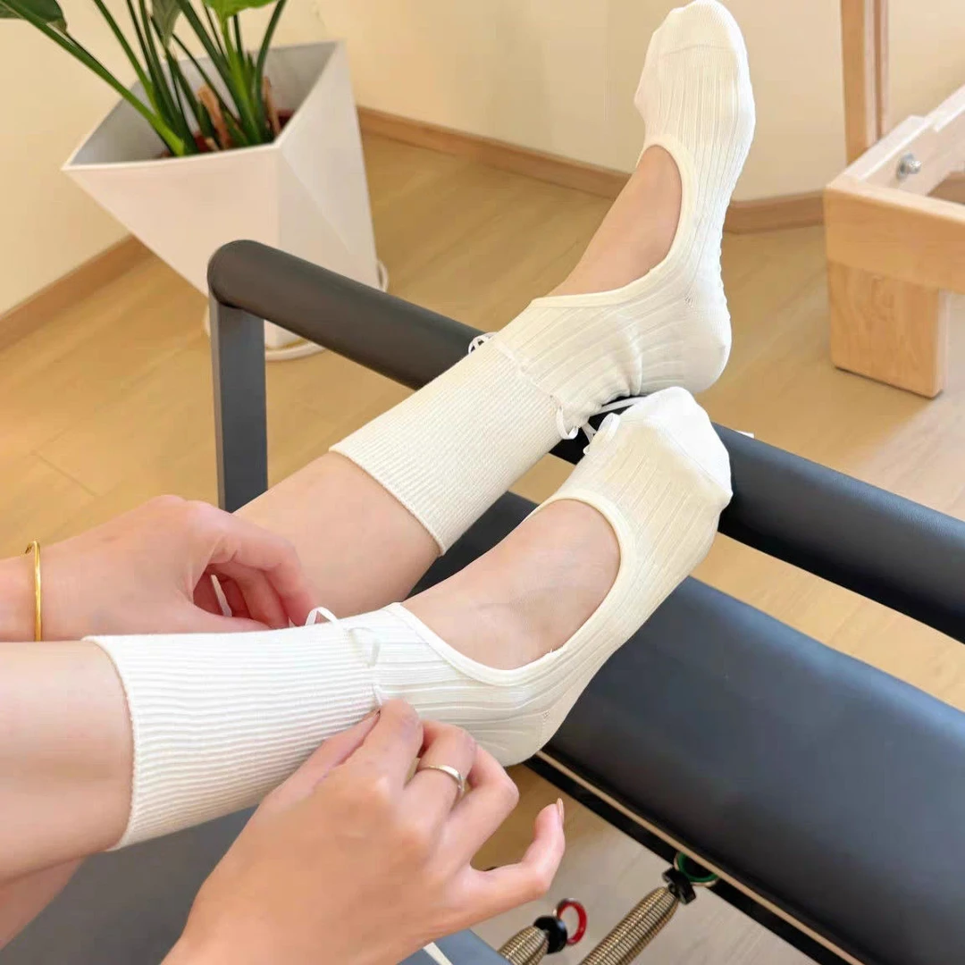miu系芭蕾风瑜伽袜普拉提防滑袜女中筒瑜伽袜春夏秋纯色堆堆袜LW