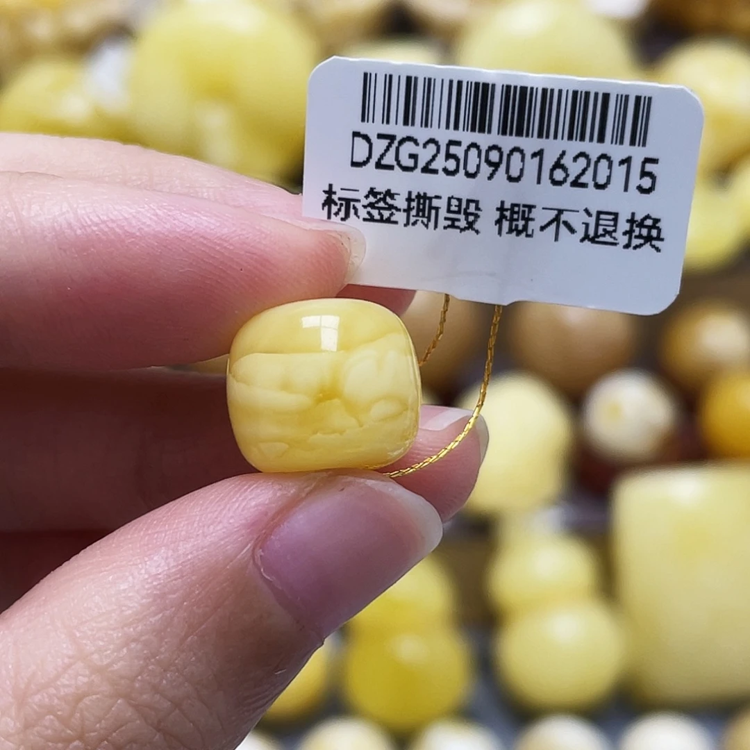 琥珀未镶嵌裸石12.3*10.5mm妖花老型瑕