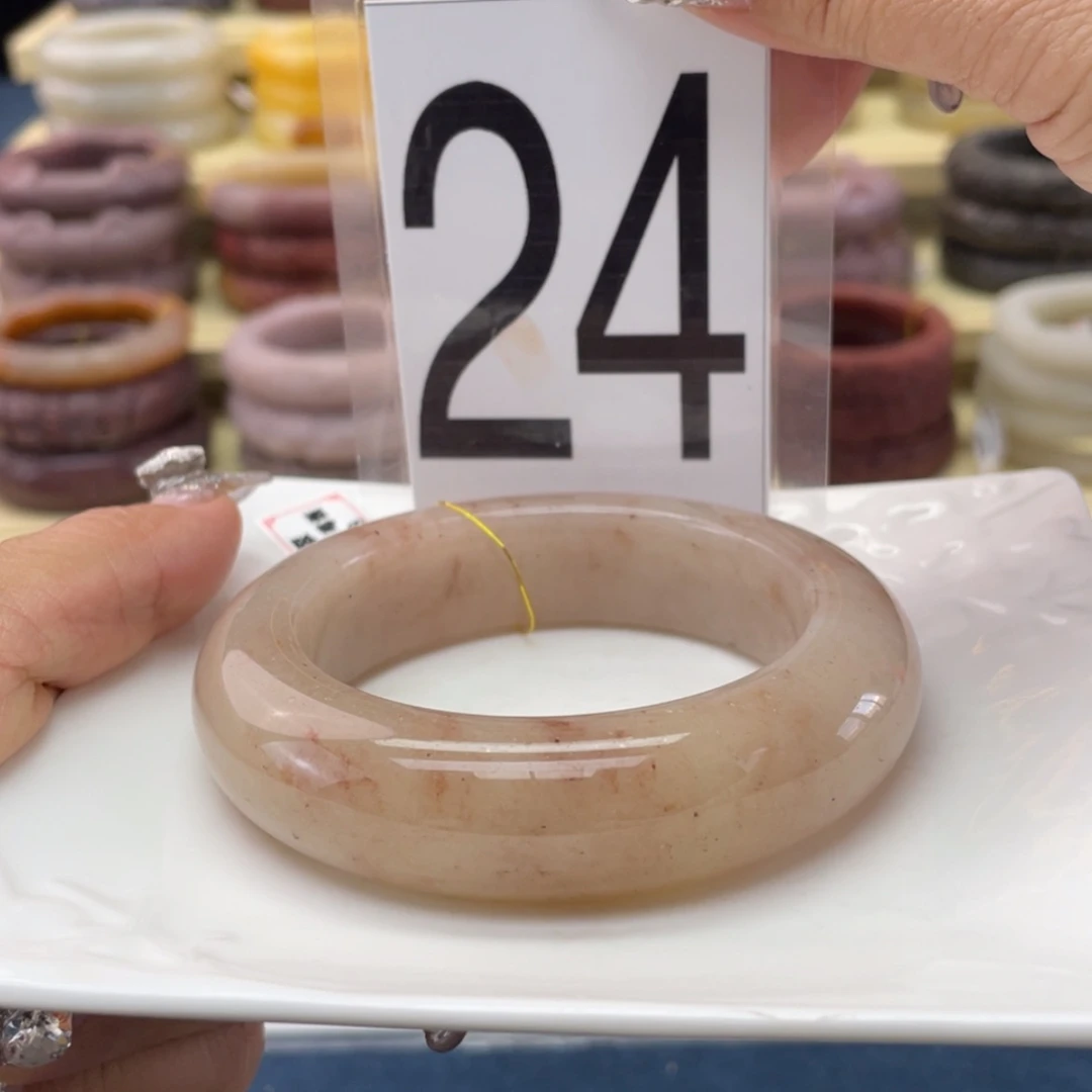 【闪购商品】石英质玉未镶嵌手镯