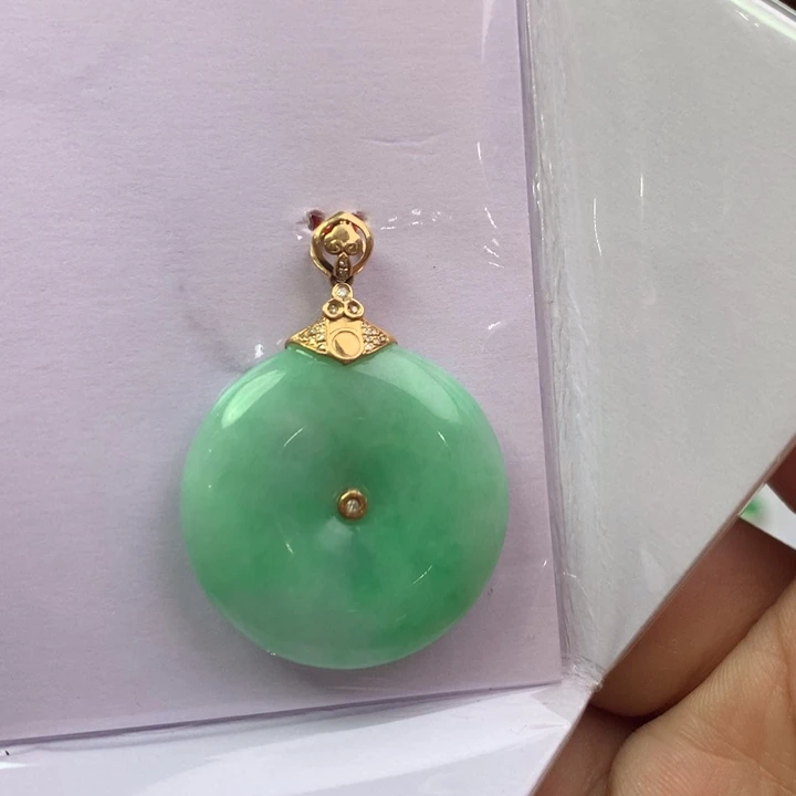 翡翠18K金镶嵌颈饰翡翠吊坠