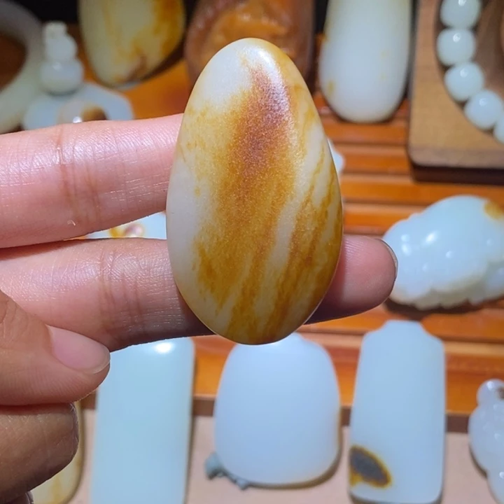 伏***加和田玉未镶嵌颈饰