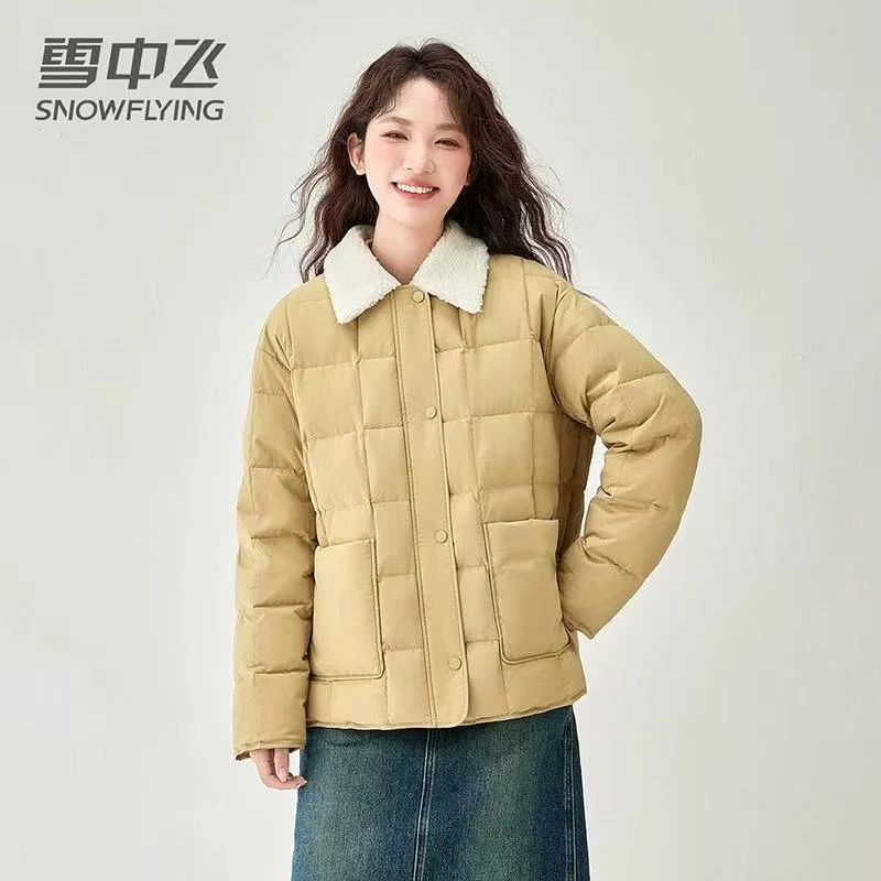 SNOW FLYING/雪中飞【方格设计】90绒显瘦时尚翻领短款羽绒服新款