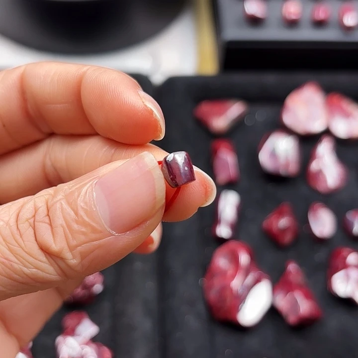 眸***笑天然辰砂瑞琰朱砂原矿随型珠