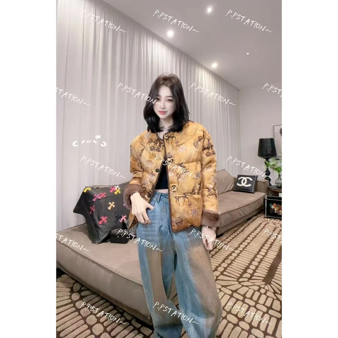 PP 2025 | 弥光 秋冬暖系风鎏金色印花袖口兔毛圆领棉服75309