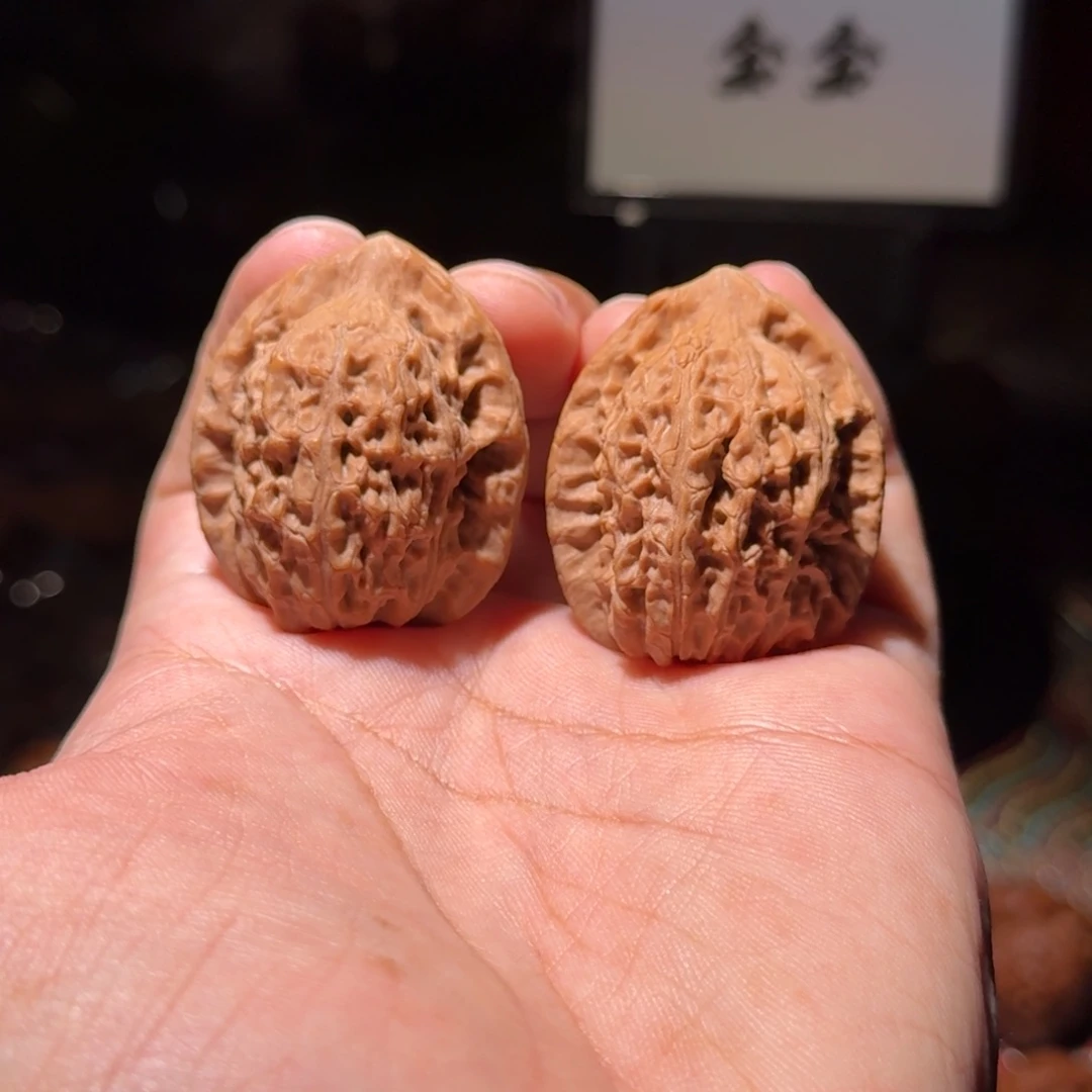把件核桃077原生树，玉观音，尺寸33 31.5 38.5