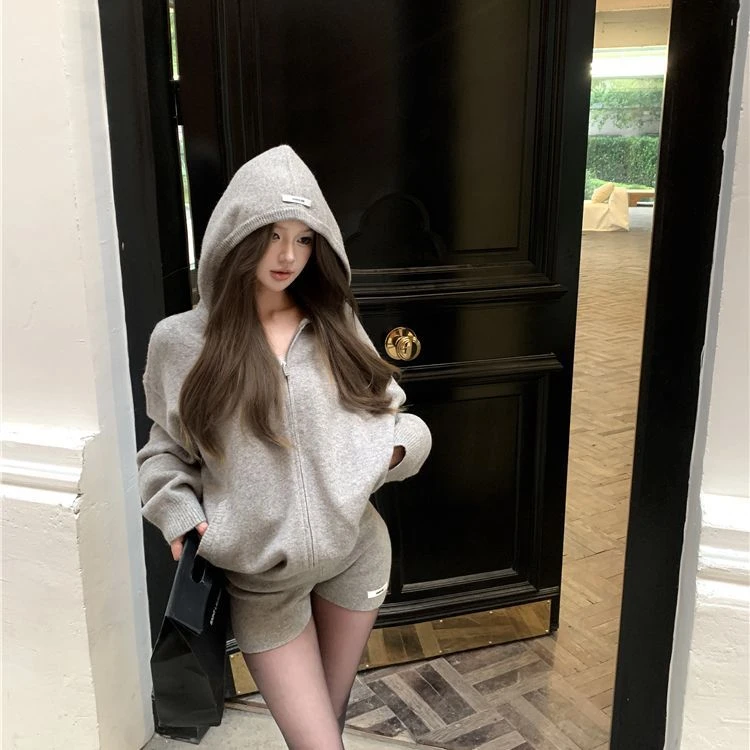 韩式辣妹休闲灰色连帽毛衣开衫女慵懒风拉链宽松紧身短裤两件套潮