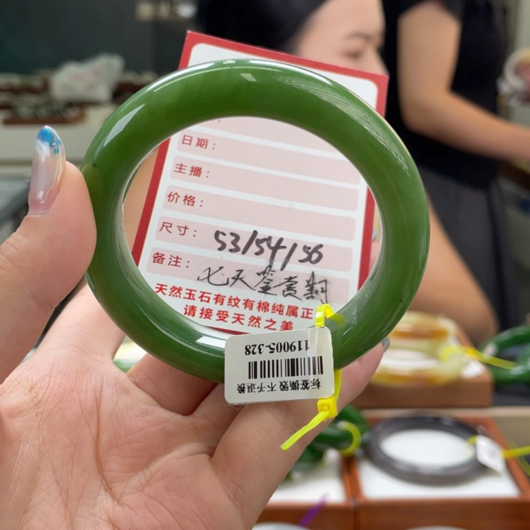 和田玉手镯未镶嵌小*子