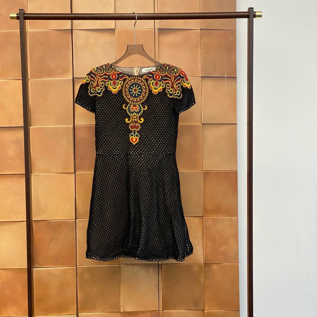 99新 Valentino/华伦天奴 重工宫廷风镂空连衣裙/m码/98新/29240