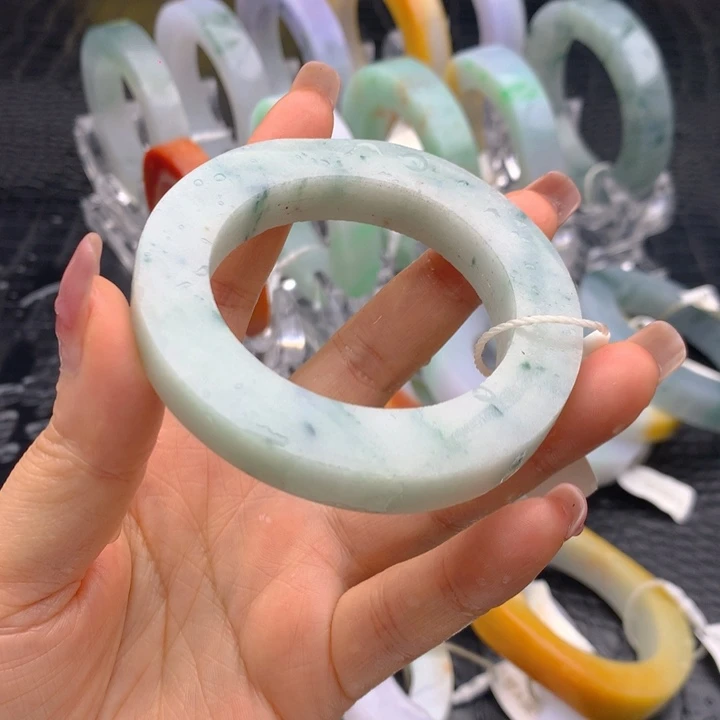 定制翡翠未镶嵌翡翠手镯