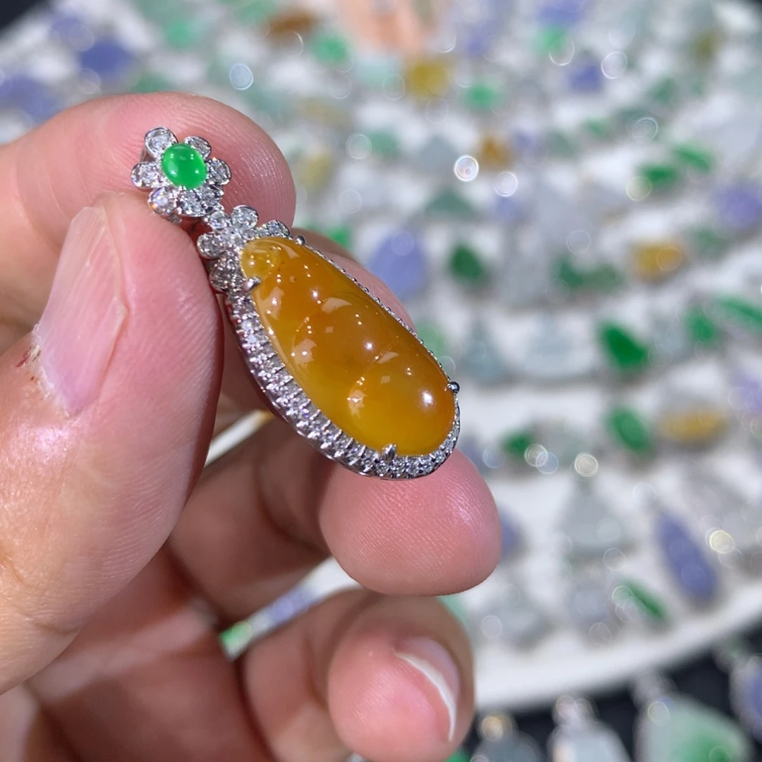 吊坠(不含链)18K金镶嵌翡翠