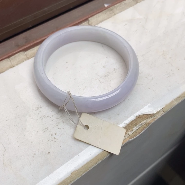 翡翠手镯未镶嵌翡翠手镯