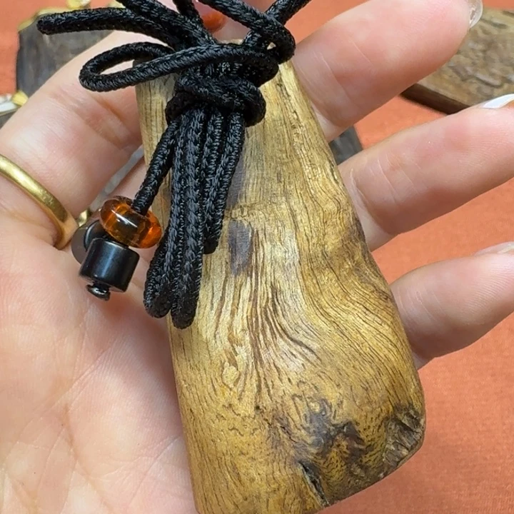 大叶紫檀（黑酸枝木类）