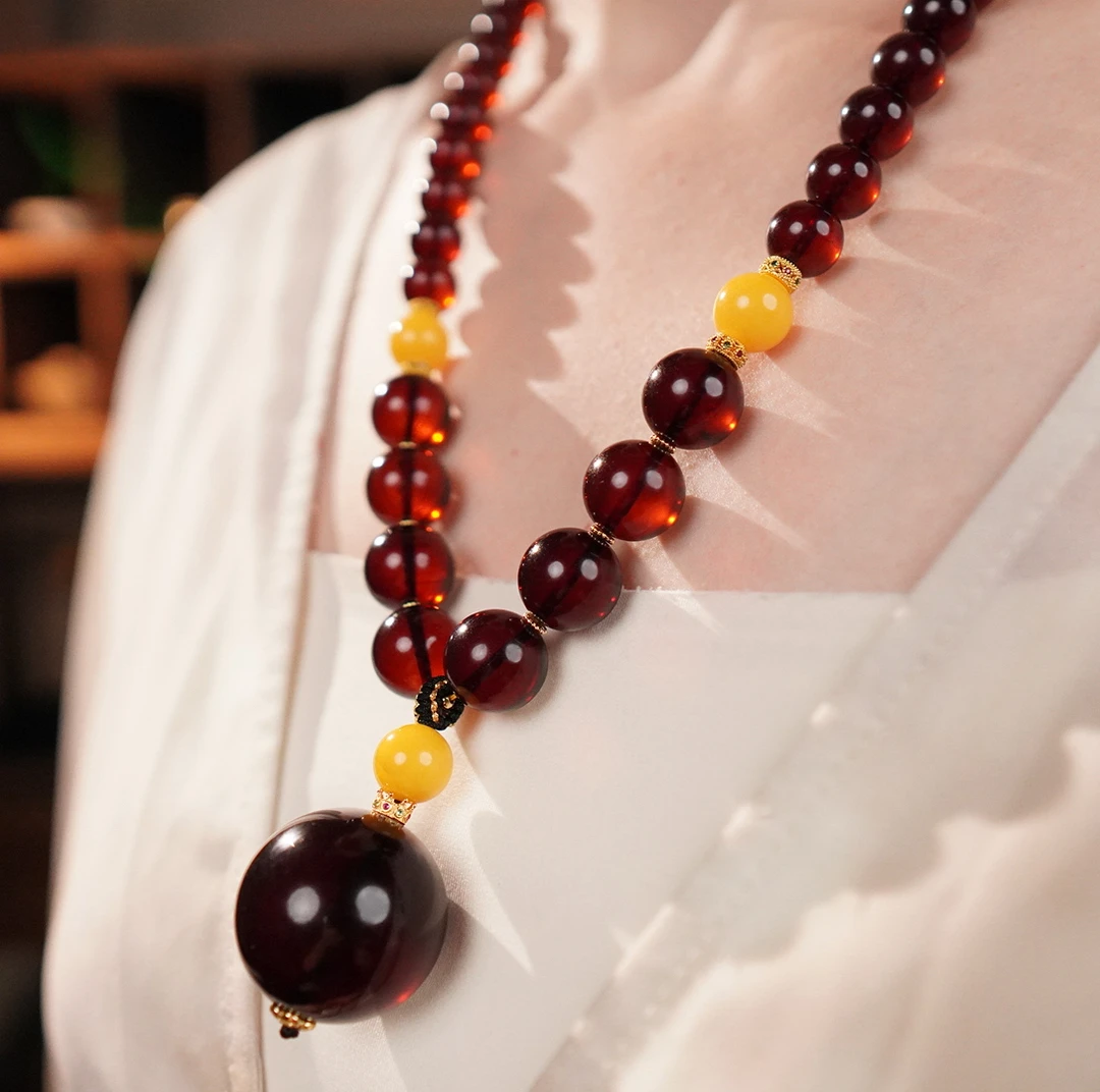 夏歌珠宝-缅甸血珀27+大单珠吊坠长款红色经典手工项链毛衣链经典