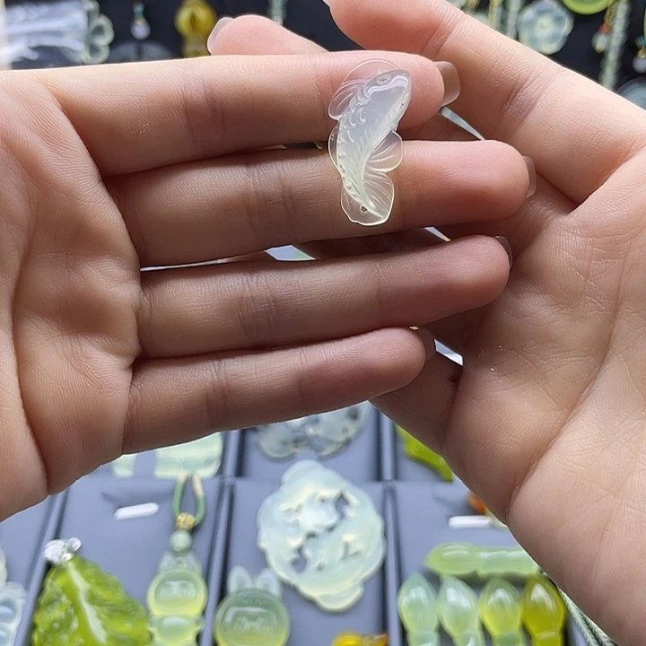 未镶嵌蛇纹石玉颈饰