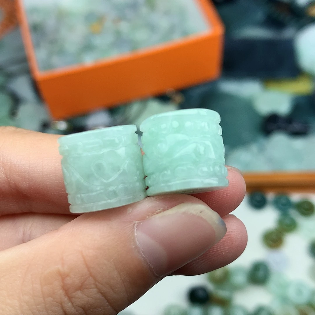 想***念翡翠未镶嵌颈饰2108….