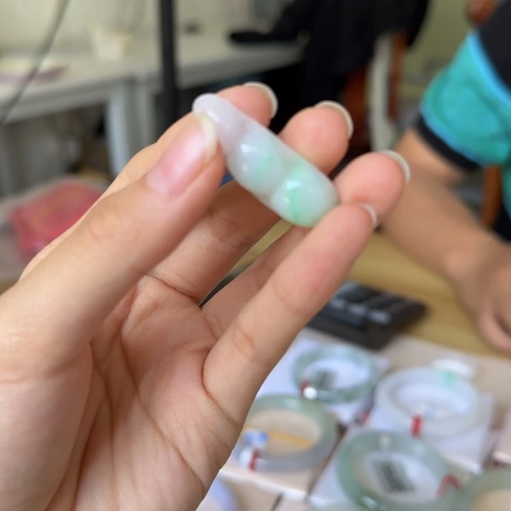 颈饰未镶嵌翡翠豆子