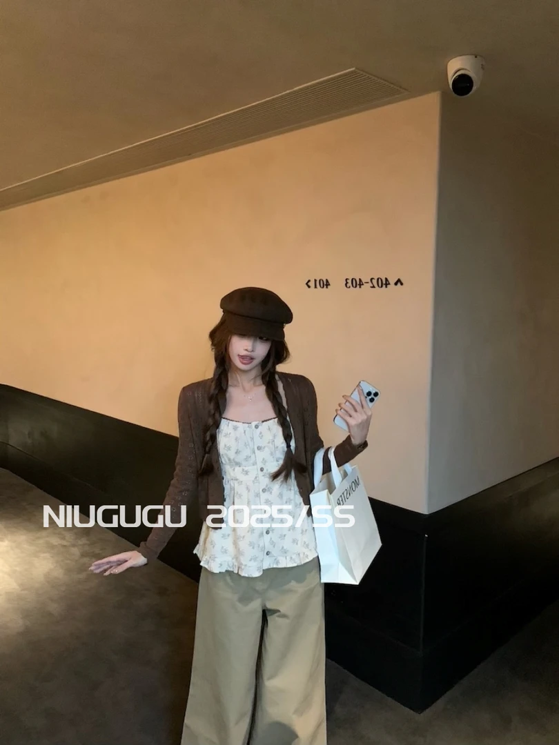 韩系甜美风碎花吊带女秋季2025新款老钱风镂空短款针织开衫两件套