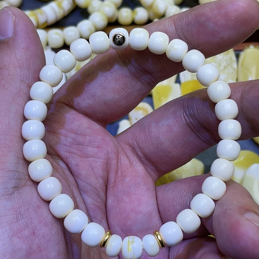 蜜蜡手串18K金镶嵌7m瓷白毕业