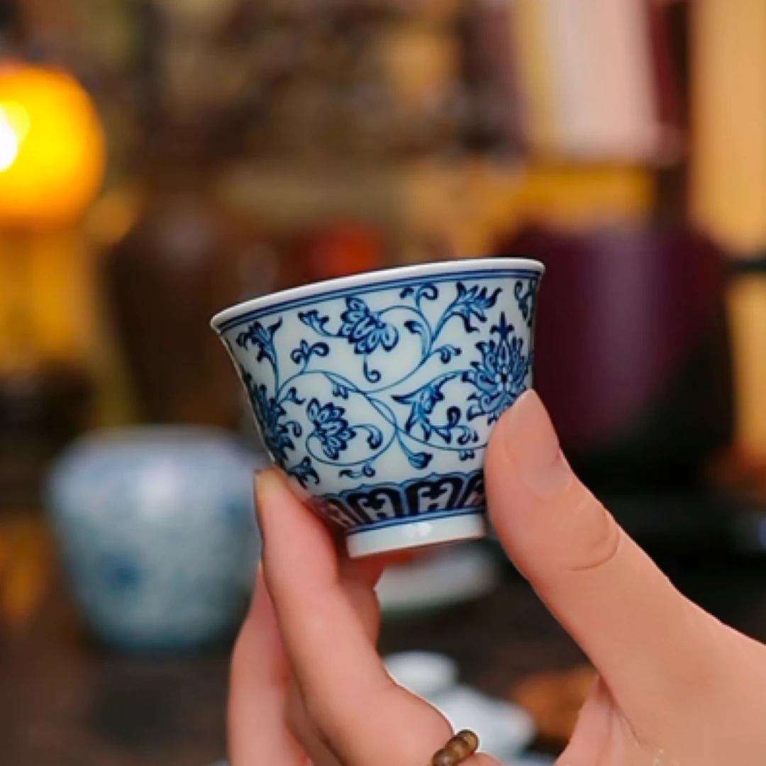 缠枝宝相小铃铛杯