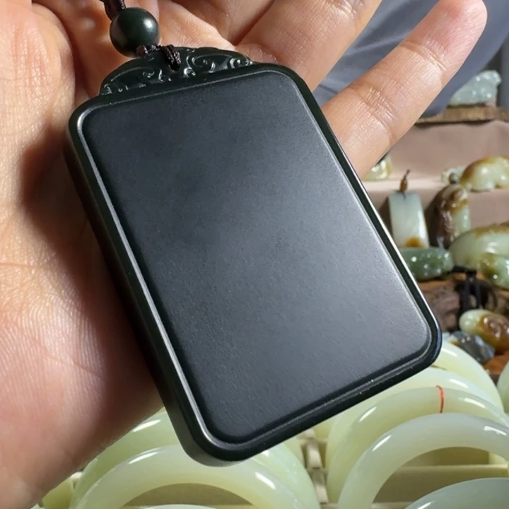 颈饰未镶嵌和田玉（糖玉）