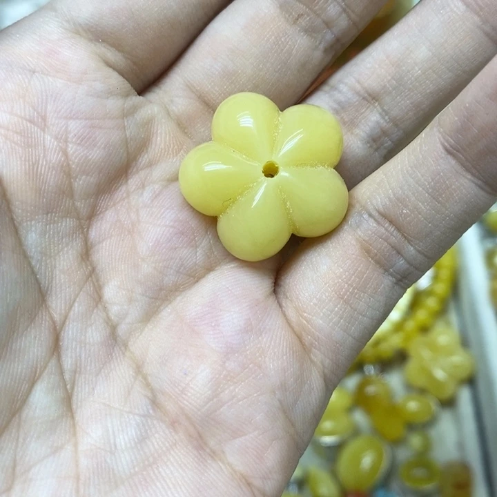 蜜蜡未镶嵌裸石吊坠