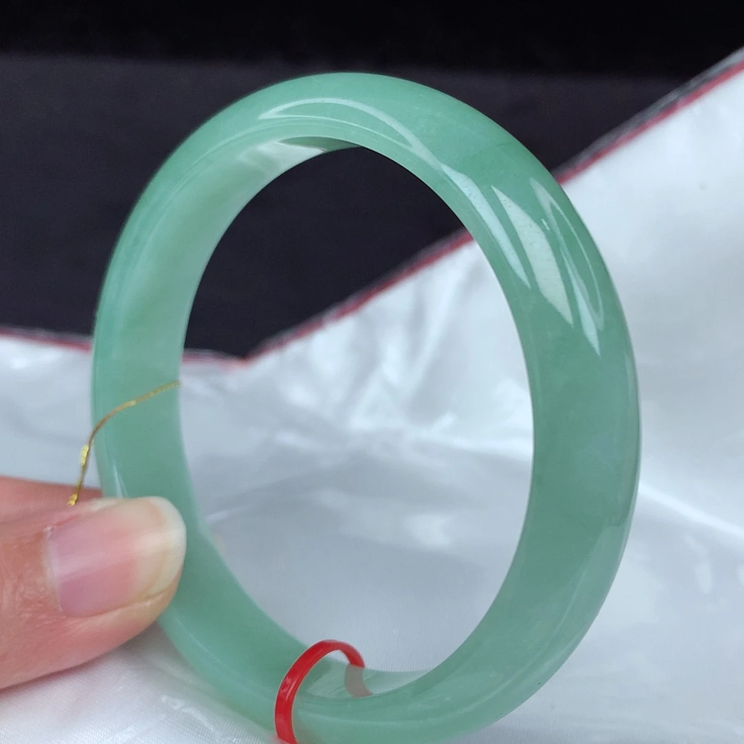 翡翠手镯未镶嵌58圈4100