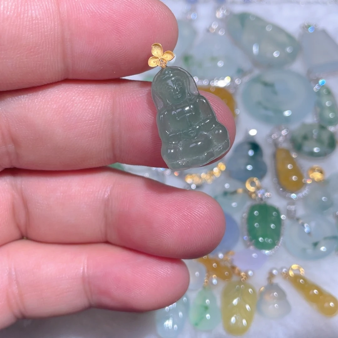 翡翠18K金镶嵌颈饰