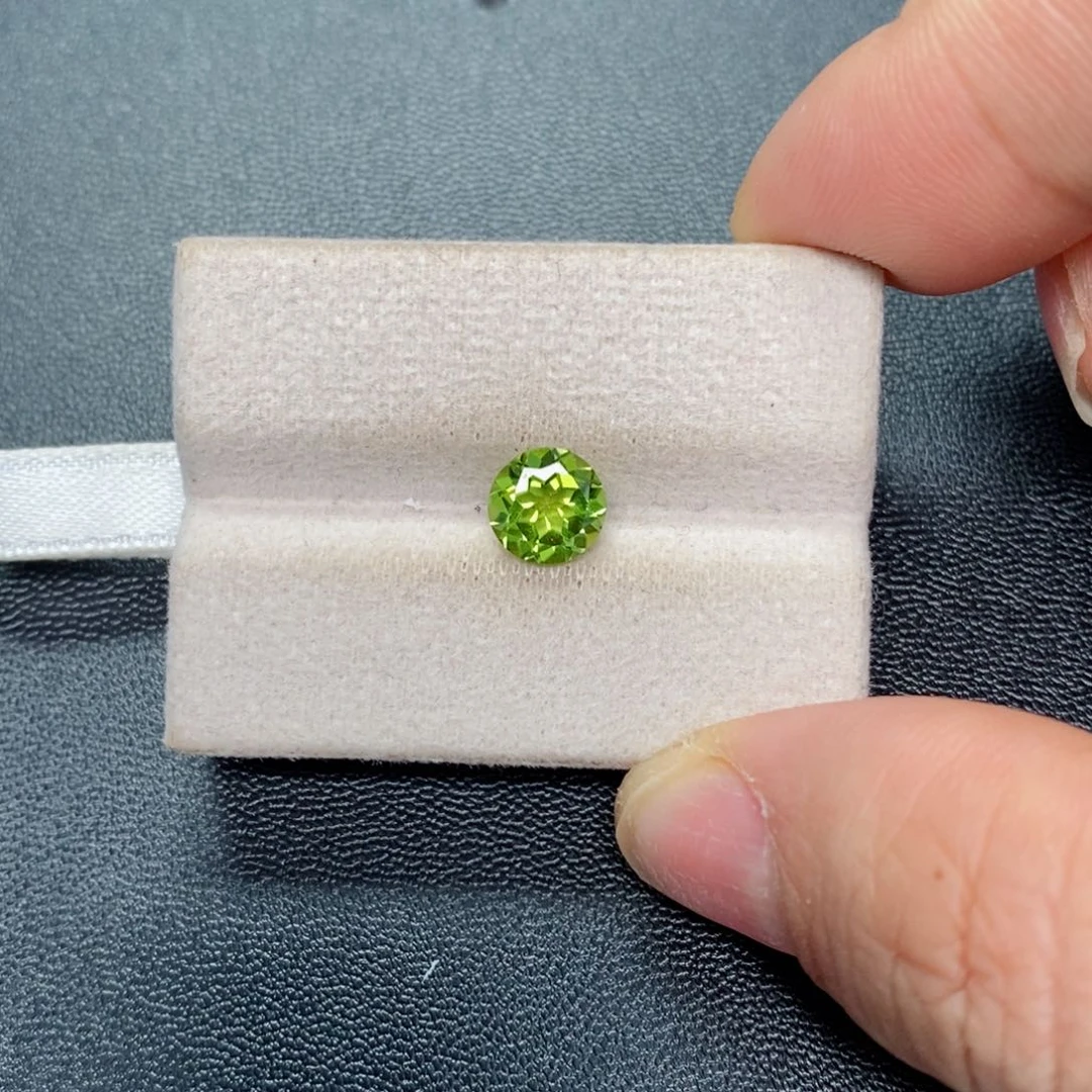 橄榄石裸石未镶嵌1.56