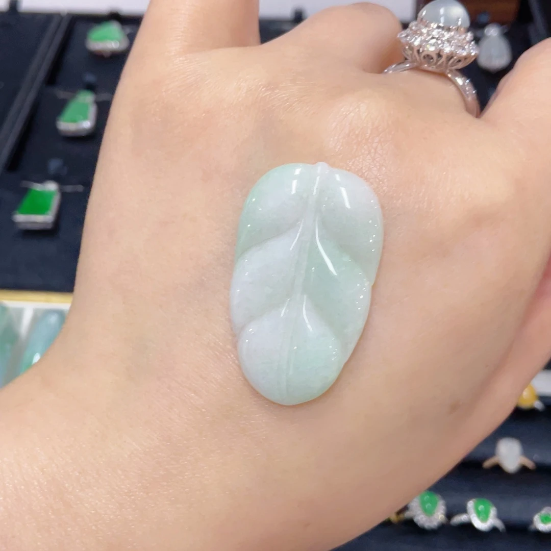 翡翠18K金镶嵌颈饰翡翠