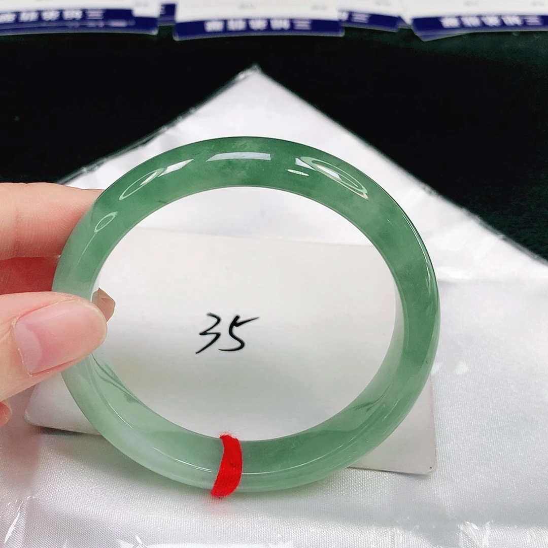 翡翠手镯未镶嵌翡翠手镯未镶嵌