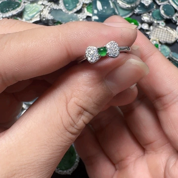 翡翠未镶嵌颈饰天然A货翡翠放漏