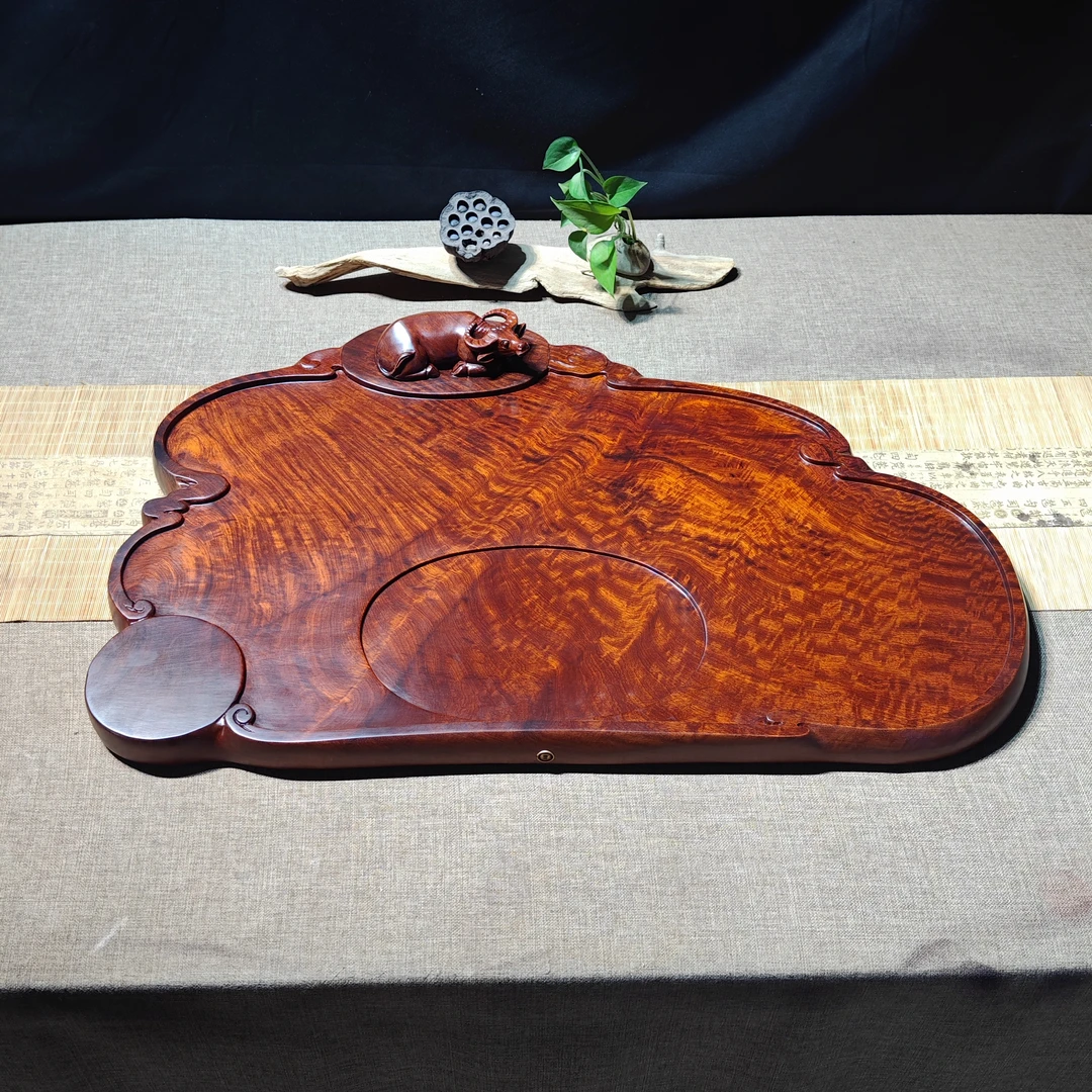 缅甸花梨实木茶盘老紫料手工雕刻卧牛款祥云造型茶盘，尺寸78*49